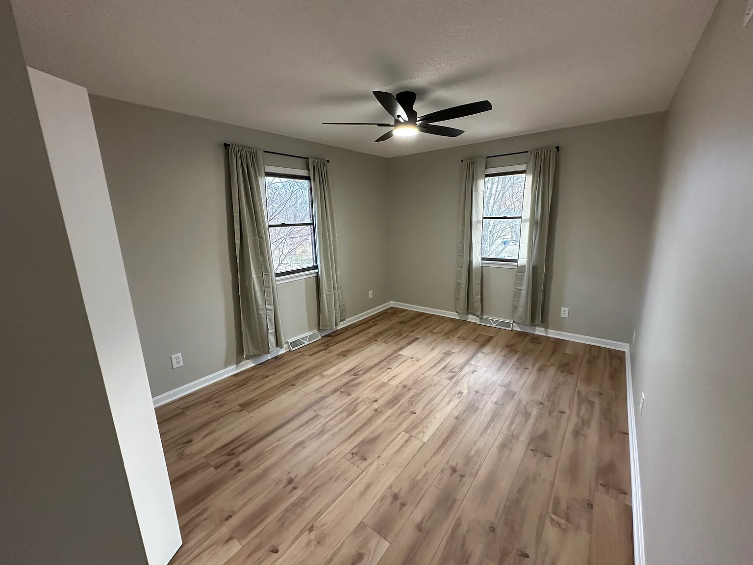 3 bed, 2342 sqft, $2,800 — Photo 4