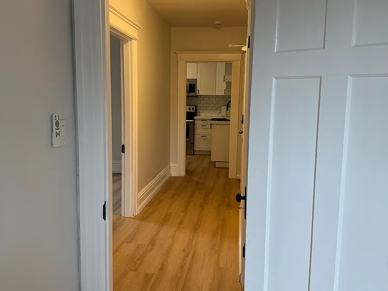 28 Eastbourne Ave #2 — Photo 22