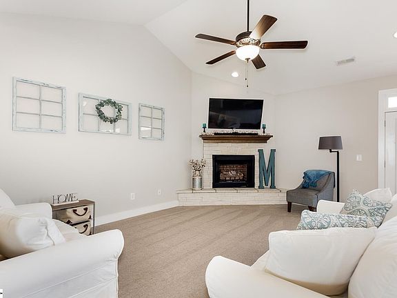 5th image of 207 Royal Hill Ln