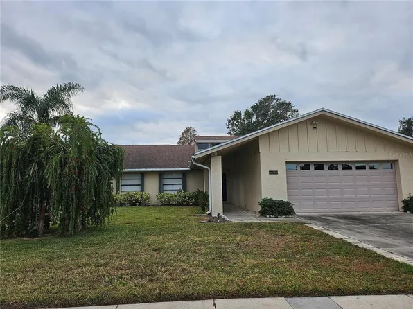 604 Sandalwood Dr, Plant City, FL 33563