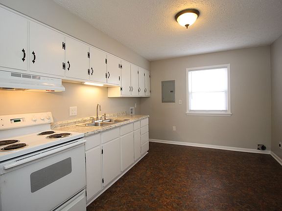 5th image of 4801 Fury Way #F09