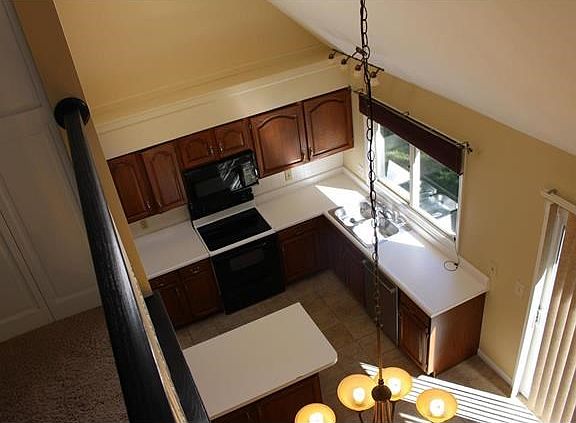 5th image of 16402 Waterford Manor Ct