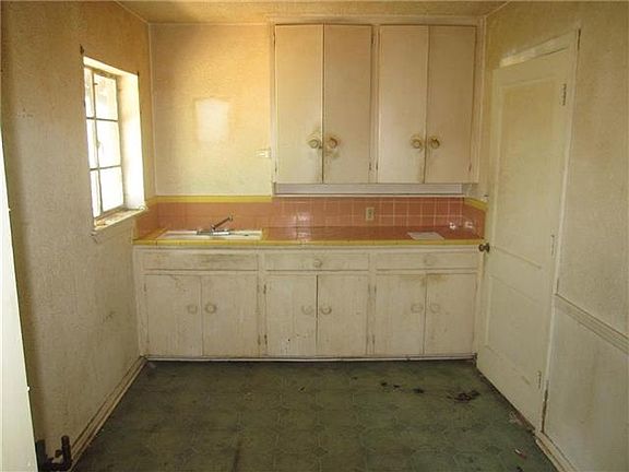 3rd image of 2815 Obannon Dr