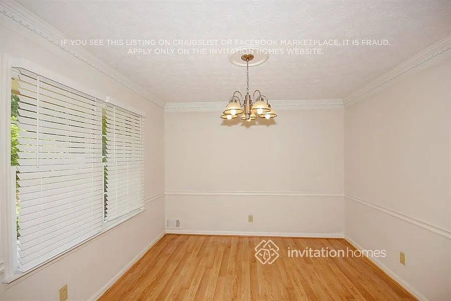 458 Glendale Ct Stone Mountain, GA 30087 — Photo 4