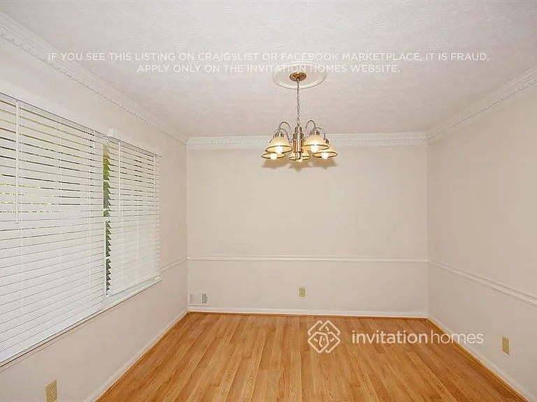 458 Glendale Ct — Photo 4