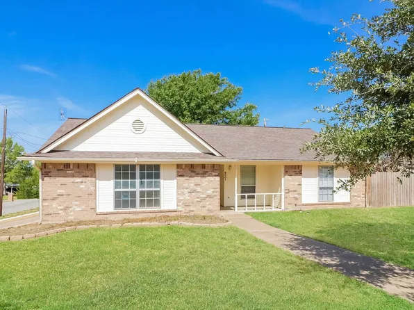 6001 Old Mill Ct, Watauga, TX 76148