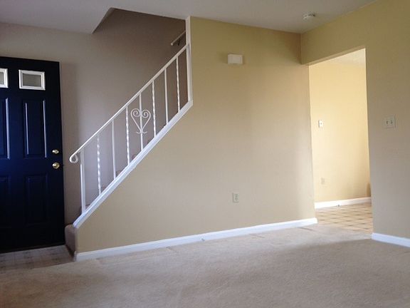 3rd image of 903 Sunrise Ln