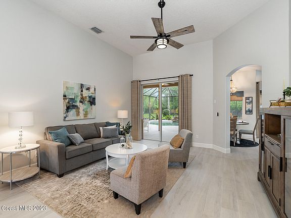 5th image of 401 Brightwater Dr SE