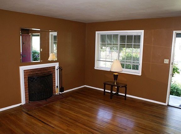 3rd image of 884 Tamarack Ave