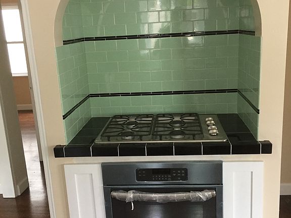 5th image of 120 Savona Walk #122