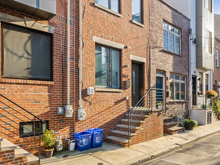 1822 Earp St — Photo 2