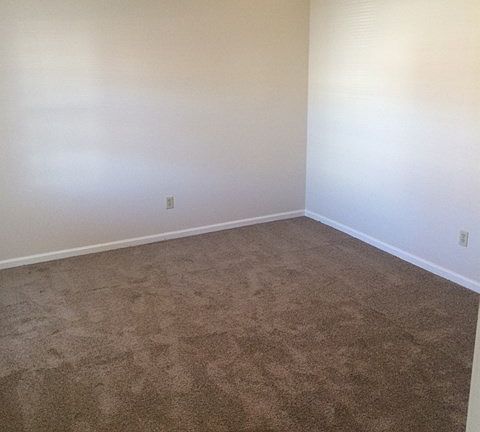 5th image of 906 W 11th St