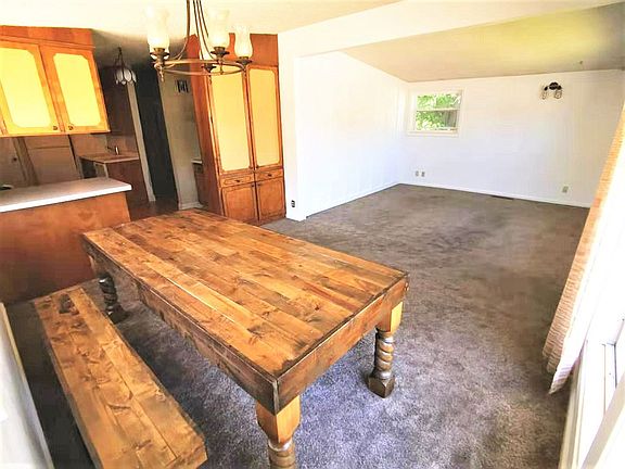 5th image of 272 E 200th St N