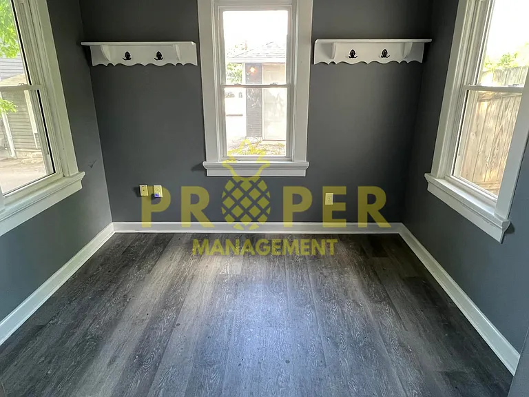 1597 Oakland Ave — Photo 8