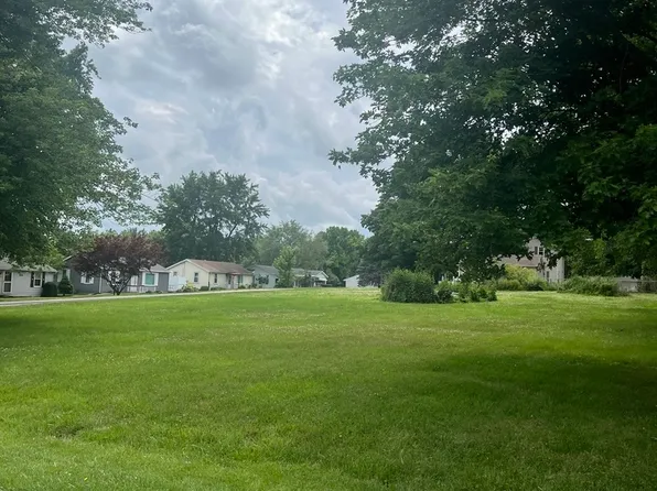 302 N East St, Hudson, IL 61748