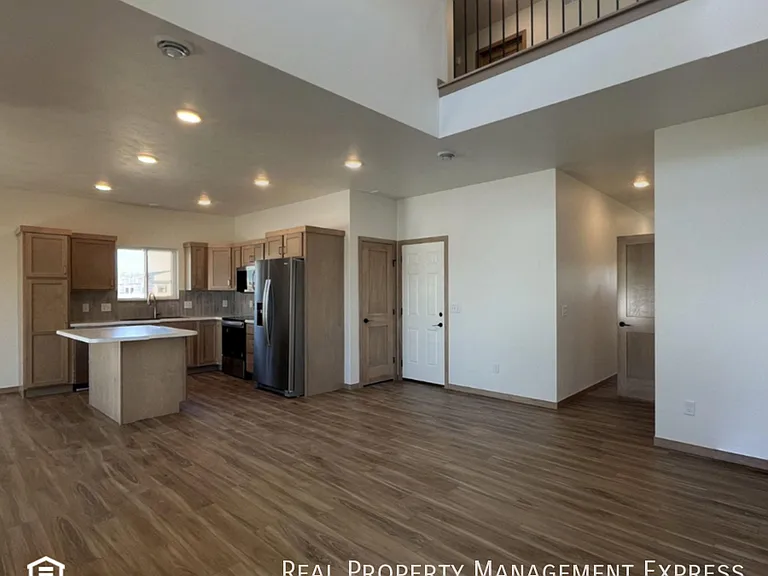 9006 W Jerald Pl — Photo 10