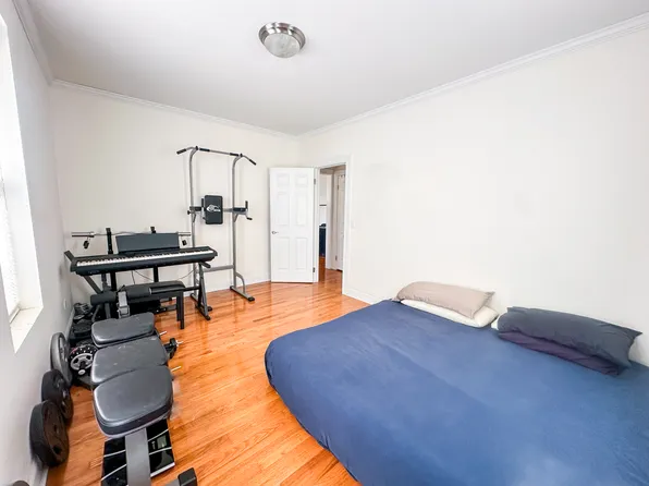 1506 Overing Street image 2 of 10