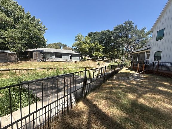 3rd image of 138 Sunset Dr