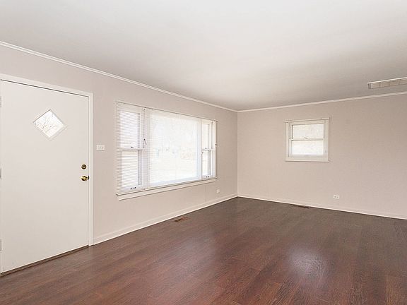 3rd image of 197 Shabbona Dr