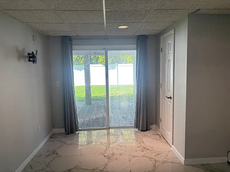 275 Evergreen Ave #B — Photo 5