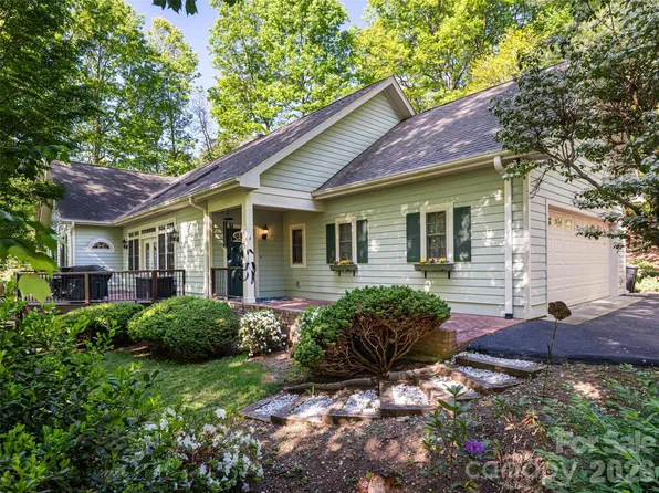 4 Dogwood Glen Cir, Etowah, NC 28729