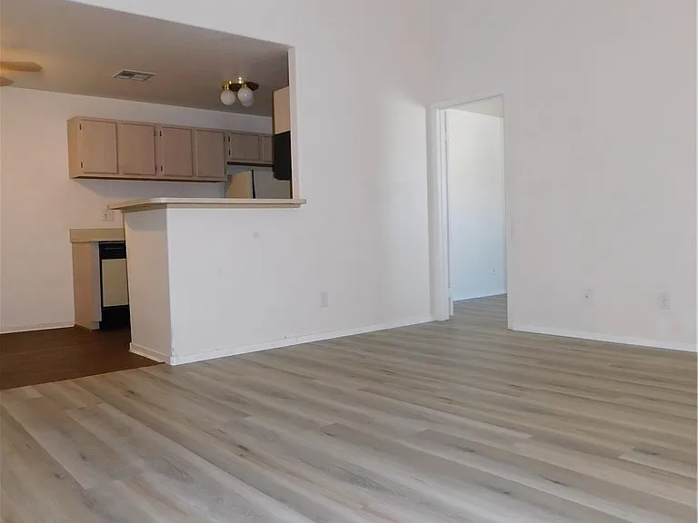 5221 Lindell Rd #202 — Photo 15