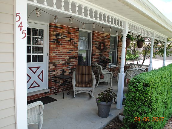 3rd image of 545 W Daisy Pl