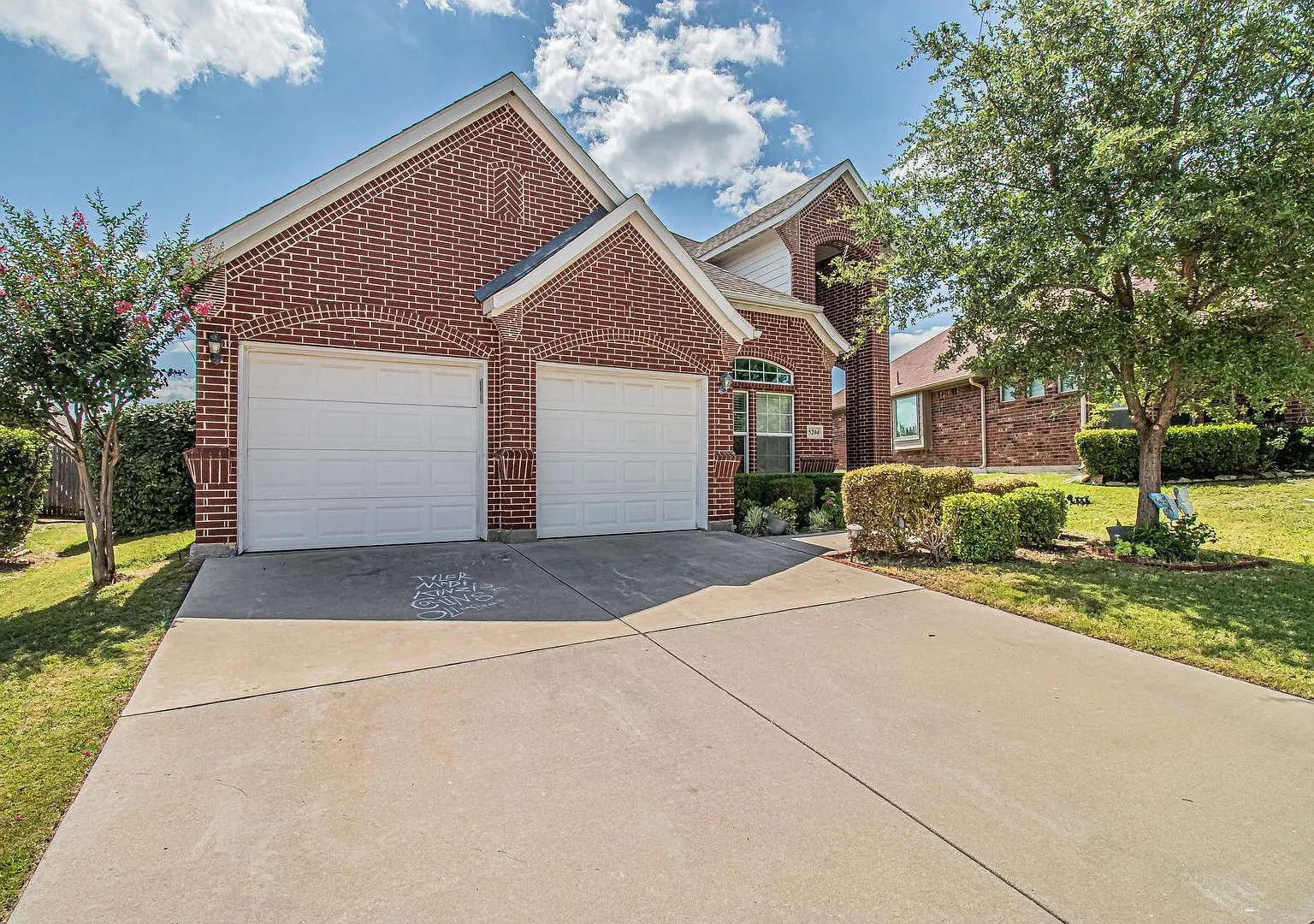 Beautiful Grand Home In Benbrook! — Photo 3