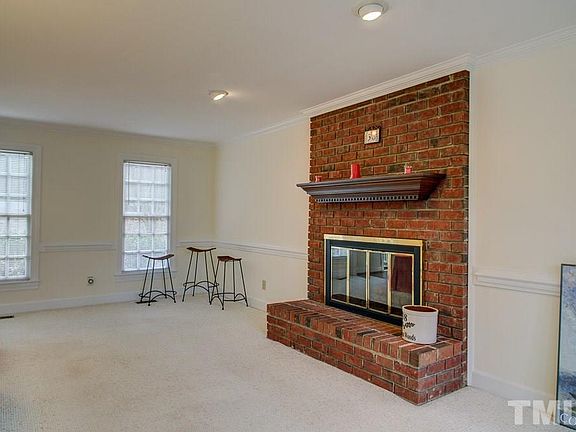 5th image of 38 Autumn Woods Dr