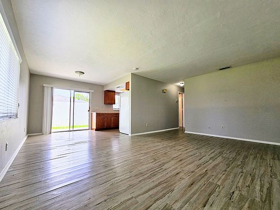 5th image of 523 SE 24th Ave APT B