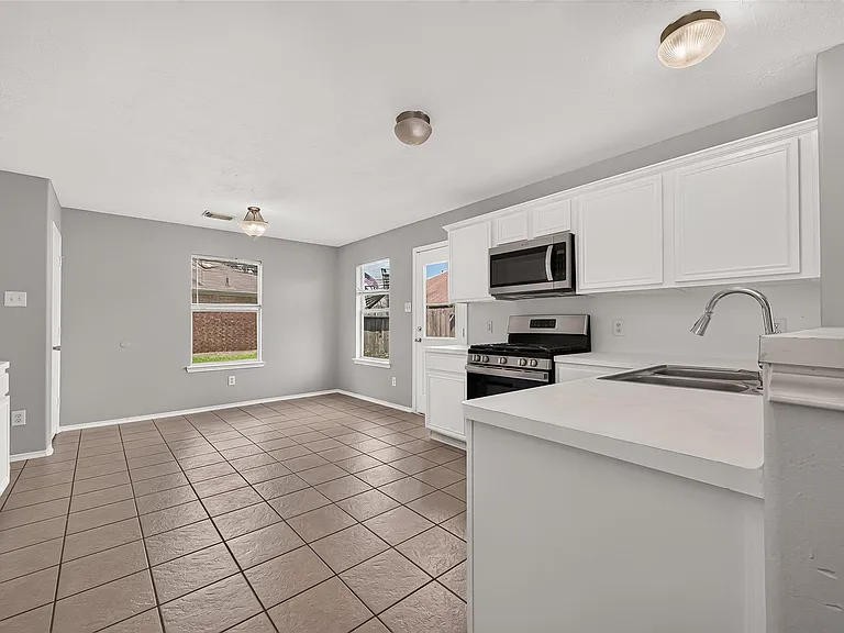 19451 Nasworthy Dr — Photo 17