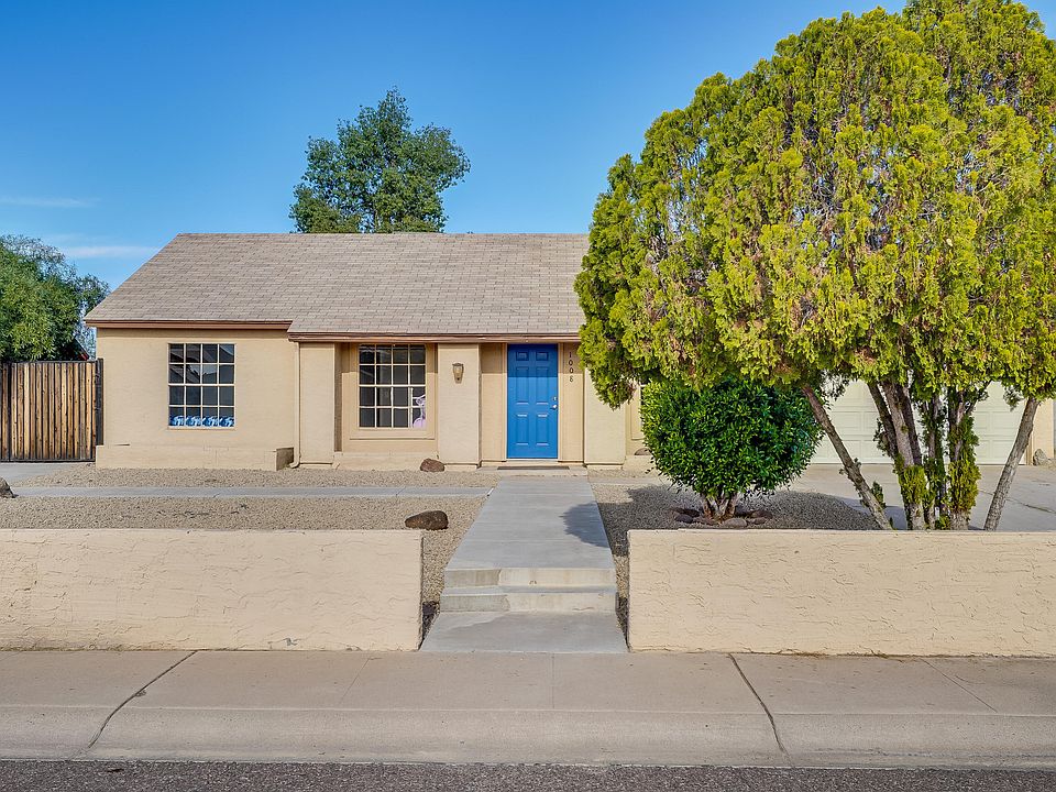 1st image of 1008 W Ross Ave