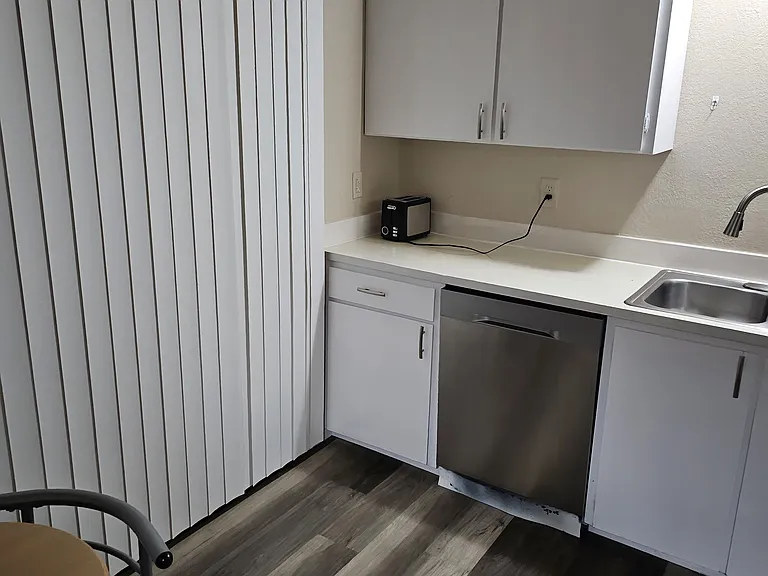 923 E Marine View Dr #B — Photo 9