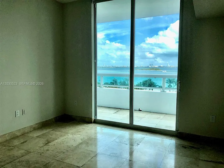1800 N Bayshore Dr #605 — Photo 11