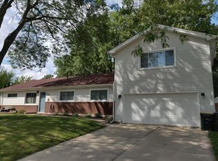 390 Newark Ln, Hoffman Estates, IL