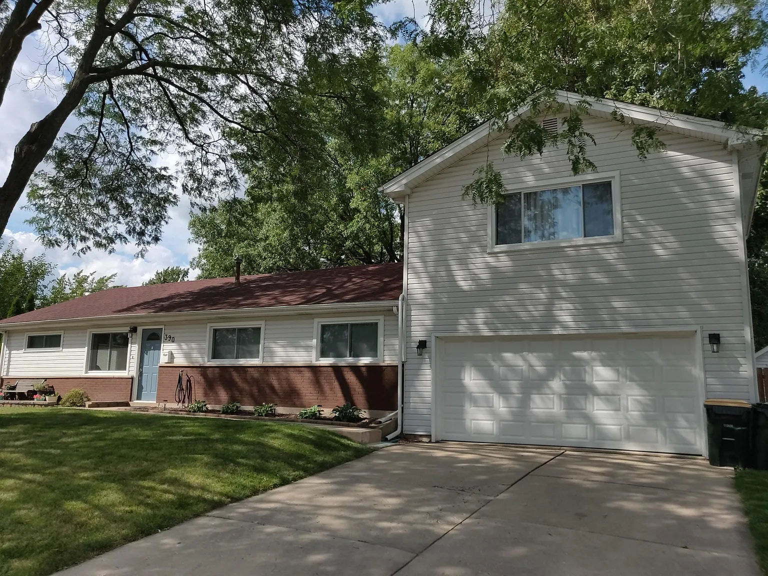 390 Newark Ln photo 1