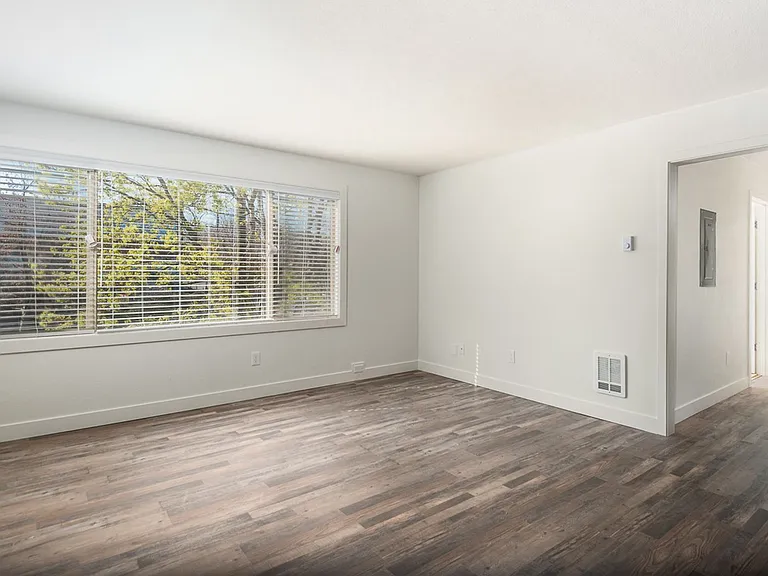 3200 E Union St — Photo 49