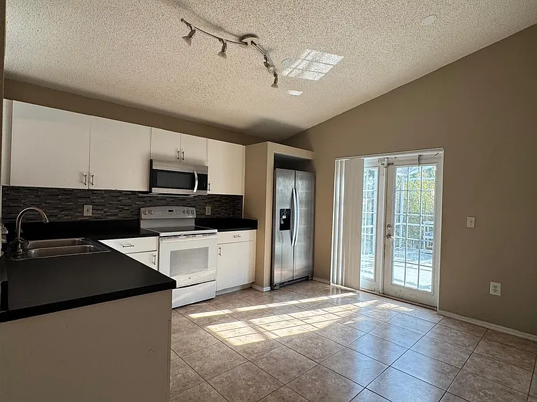 2713 Palm Isle Way — Photo 5