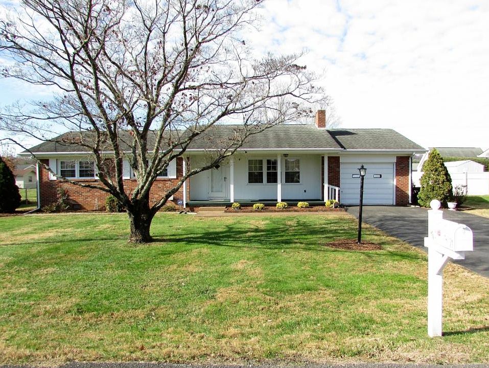 1st image of 146 Echo Dr