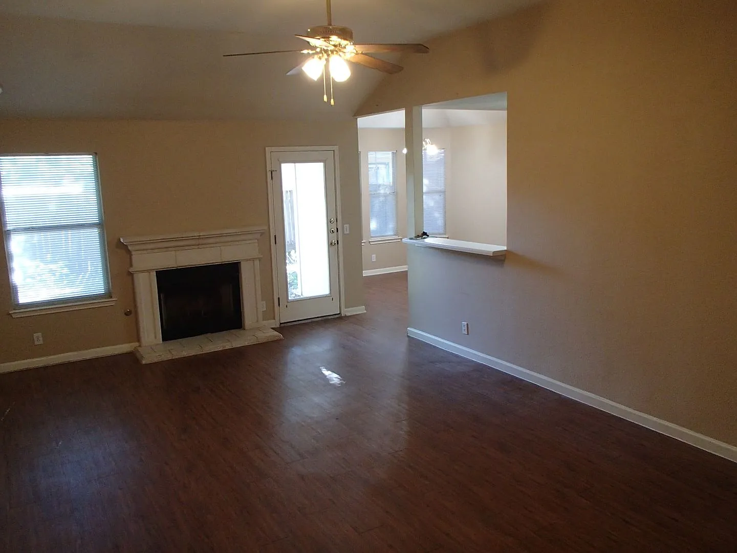 3 Bedroom 2 Bathroom Georgetown Home — Photo 3