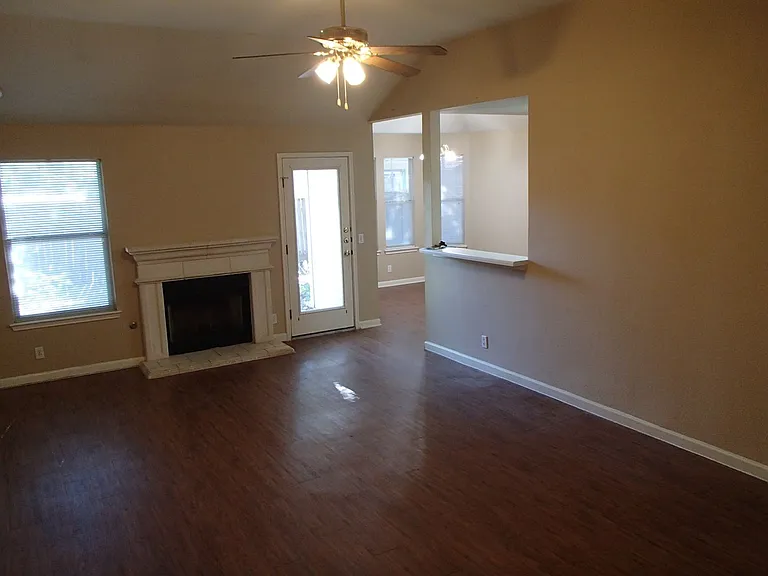 208 Juniper Dr — Photo 3