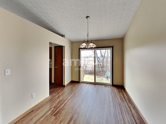 5th image of 227 Iris Trail Dr