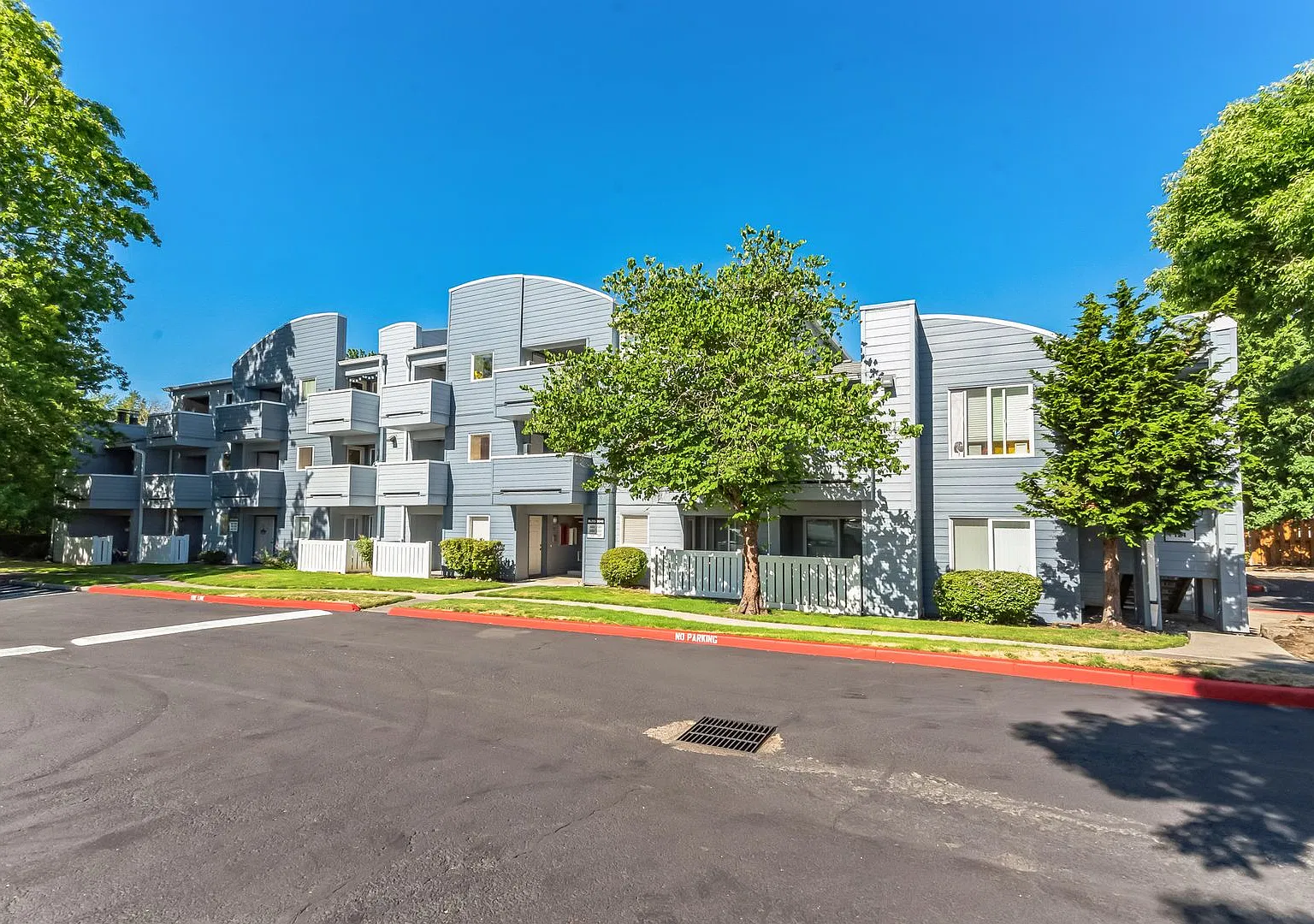 2 bed, 1.0 bath, 794 sqft, $1,450 — Photo 2