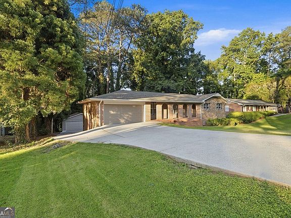 2nd image of 2042 Lake Lucerne Dr SW
