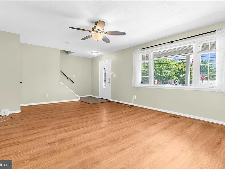 1268 Delbert Ave — Photo 10