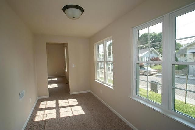 2nd image of 1018 E Walnut St