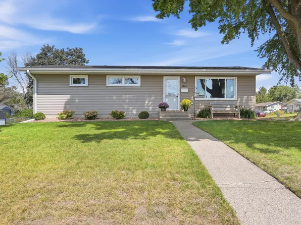 1008 9th St SW, Faribault, MN 55021