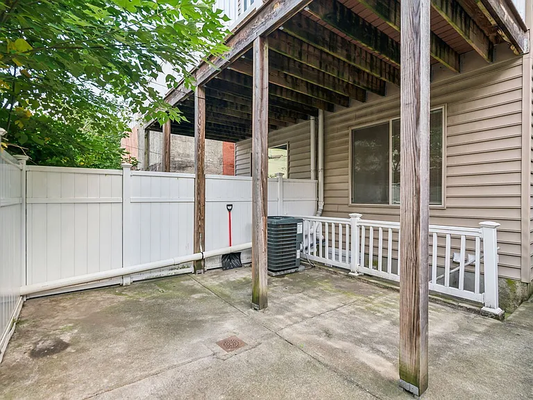 1633 Carpenter St #A — Photo 5