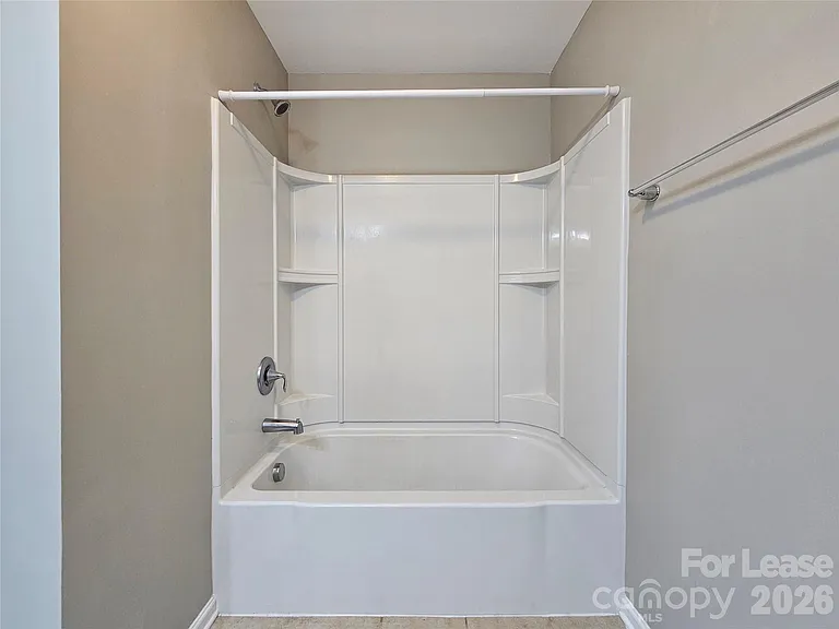 3233 Yarmouth Ln — Photo 16