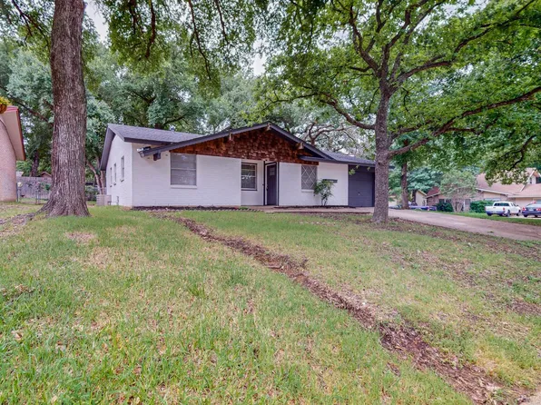 803 Brownstone St, Euless, TX 76039